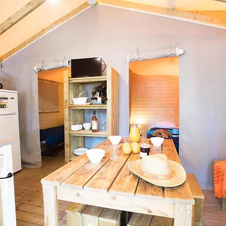 营地 Camping Lou Pignada ***** 梅桑热