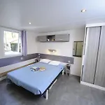 אתר קמפינג Camping Lou Pignada ***** 5*