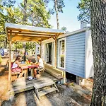 Camping Lou Pignada ***** אתר קמפינג