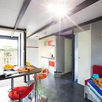 אתר קמפינג Camping Lou Pignada ***** מסאנז'
