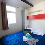 Camping Lou Pignada ***** מסאנז'